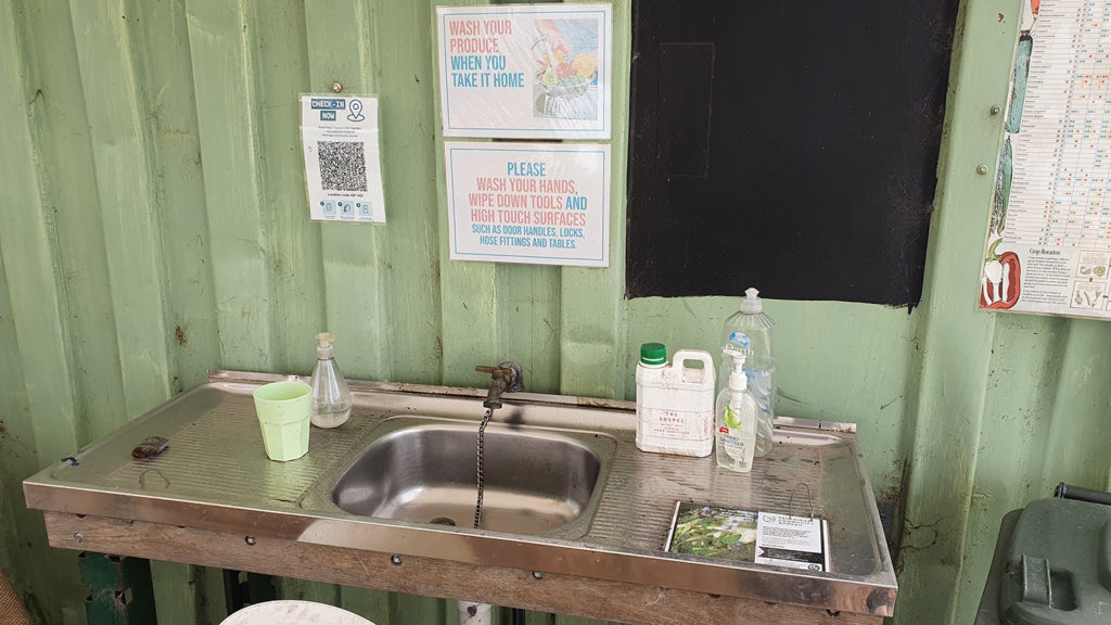 Drinking water sink